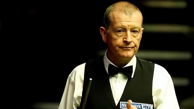 且由固定的 且由固定的